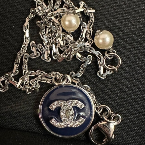 Chanel Necklacece Limited piece pre fall 2018. Christmas sale - Picture 10 of 15